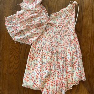 Floral romper with one side shoulder fabric